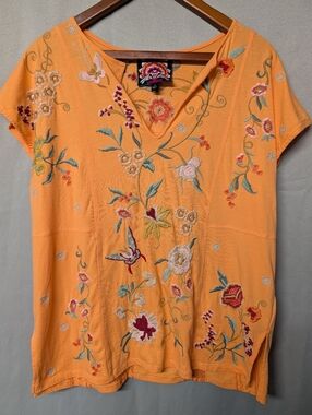 Johnny Was 🌼 Peach-Orange Floral Embroidered V-Neck Short Sleeve Top Size Small